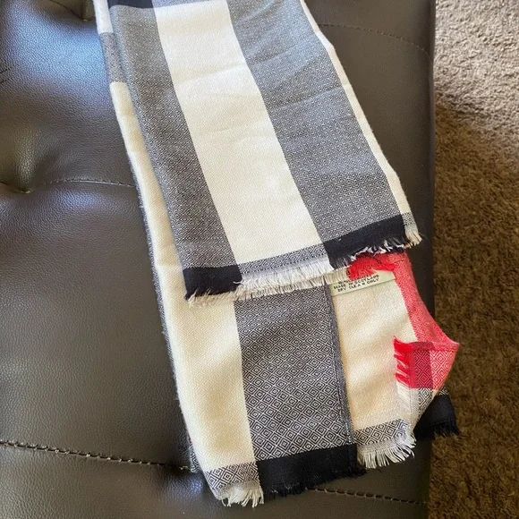 Burberry Black and Red Patterned Scarf - Picture 3 of 5